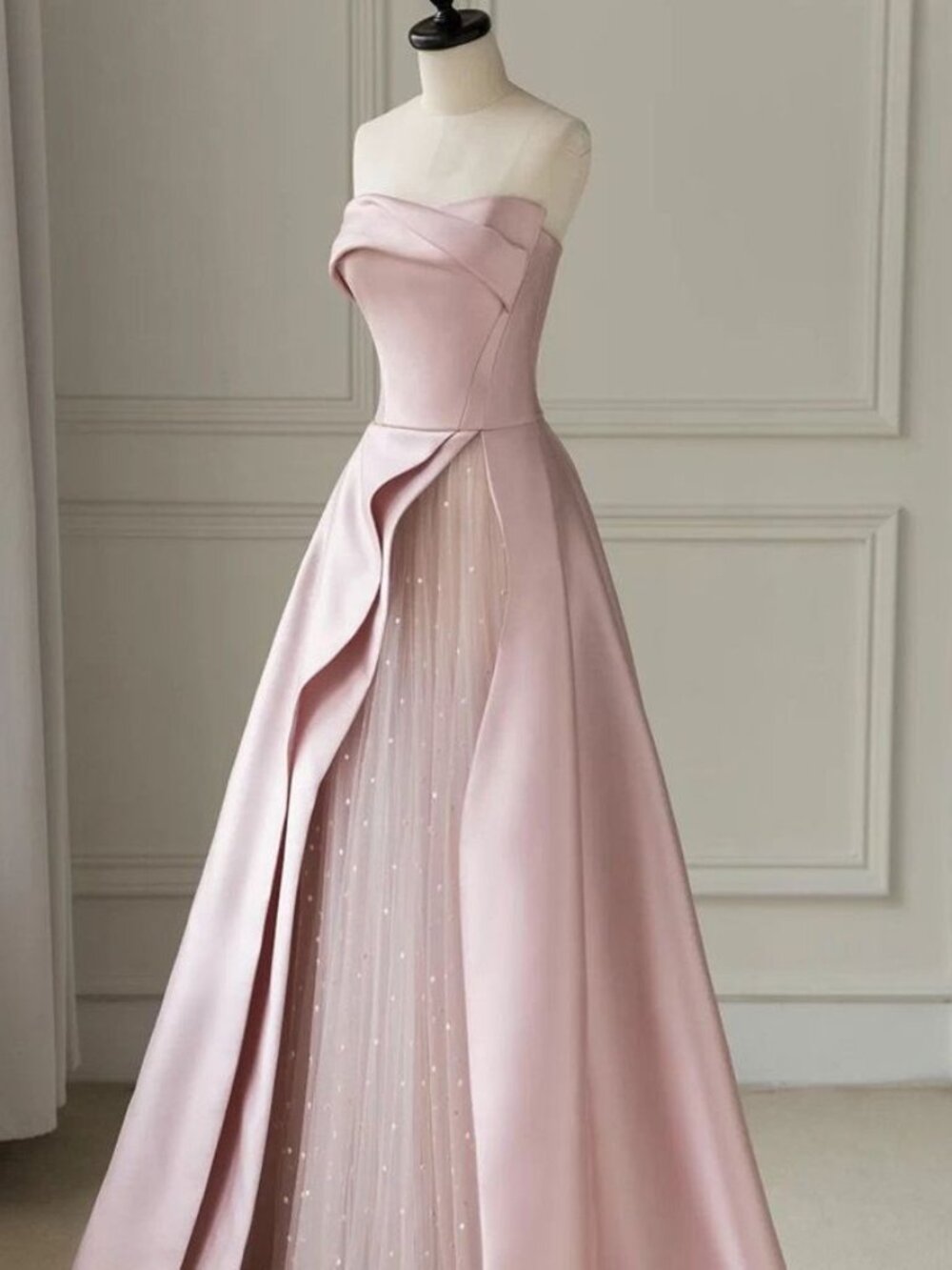 Luxe Satin Strapless Maxi Dress - Elegant Minimalist Evening Gown